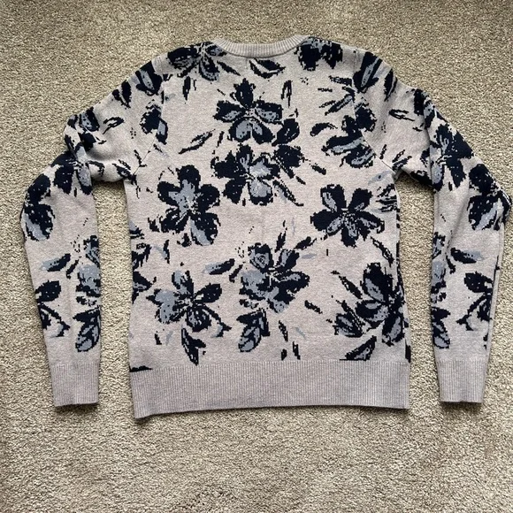 Gray and Blue Floral Sweater - Picture 2 of 4
